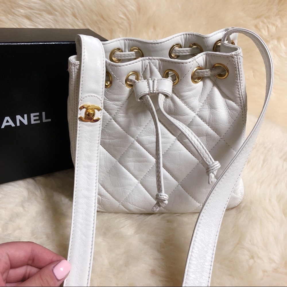 ❤️CHANEL❤️ WHITE BUCKET BAG - Picture 4 of 15
